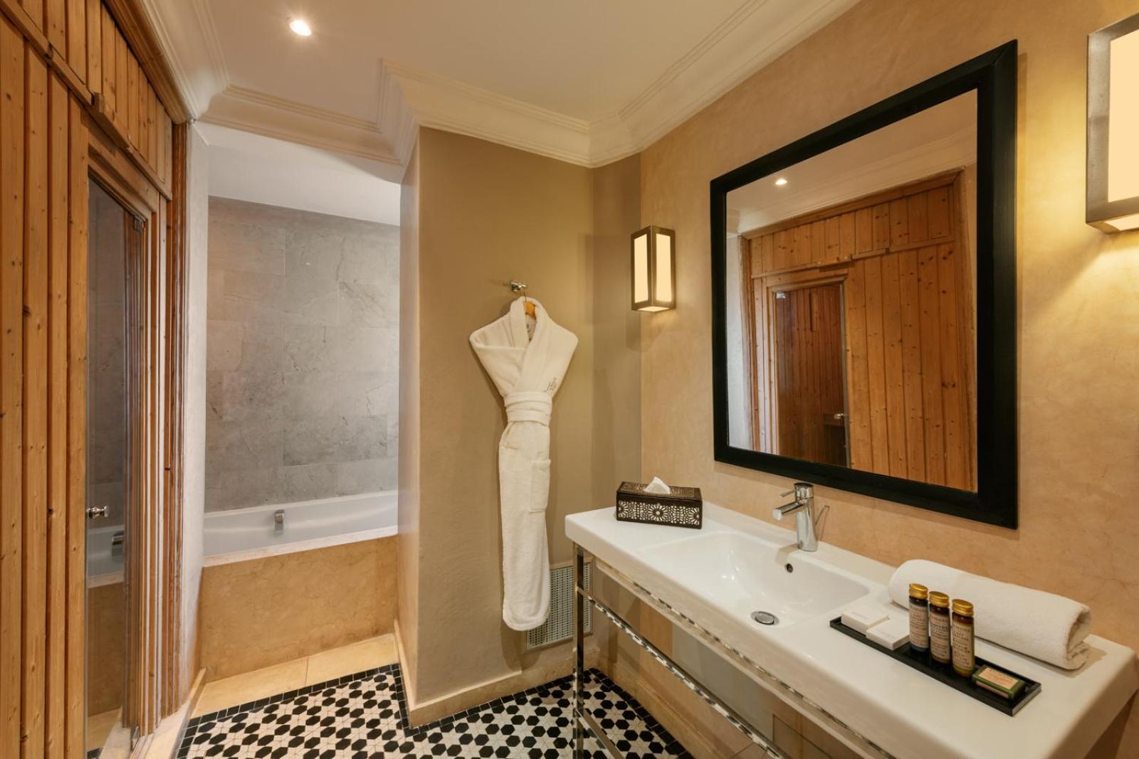 هيفيرنادج فندق وسبا مراكش المظهر الخارجي الصورة A bathroom at the hotel